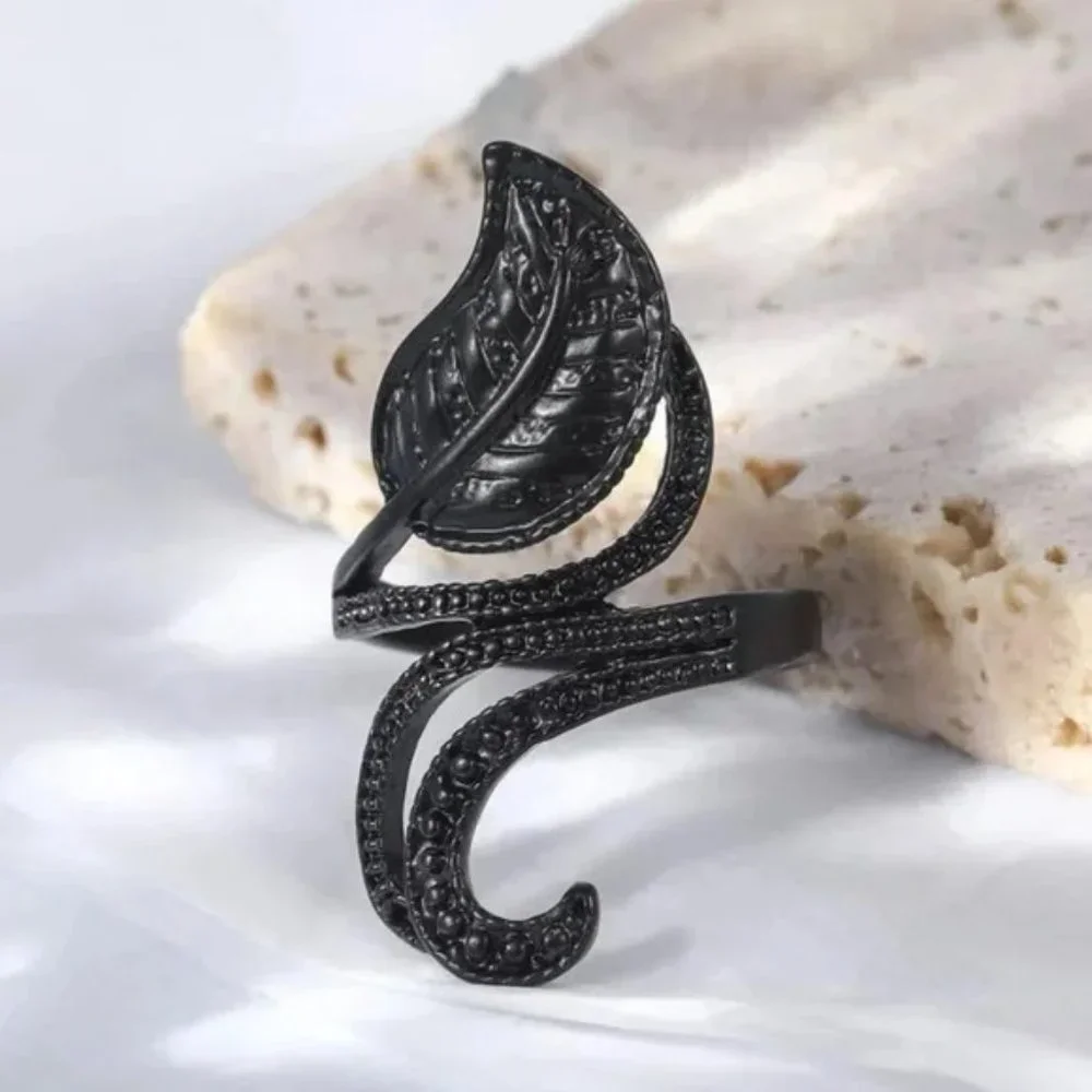 Elegant Black Leaf Ring - Picture 3 of 3